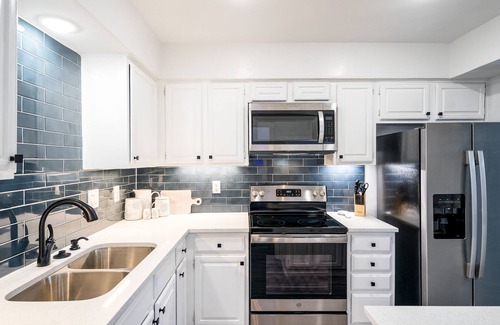 Park Central House | Luxury Townhome w/Loft Workspace and Coffee Bar!