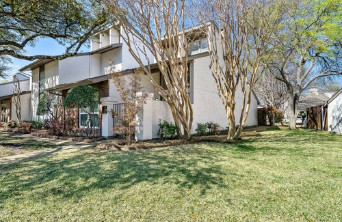 Park Central House | Luxury Townhome w/Loft Workspace and Coffee Bar!