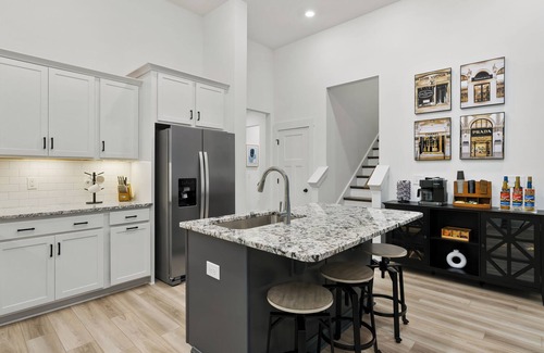 Central House | Luxury Townhome with Golf Cart 4 miles to Clemson Memorial Stadium