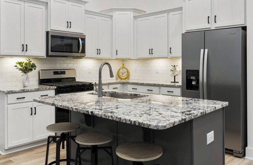 Central House | Luxury Townhome with Golf Cart 4 miles to Clemson Memorial Stadium