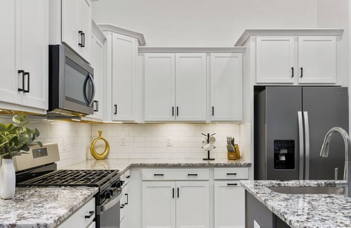 Central House | Luxury Townhome with Golf Cart 4 miles to Clemson Memorial Stadium