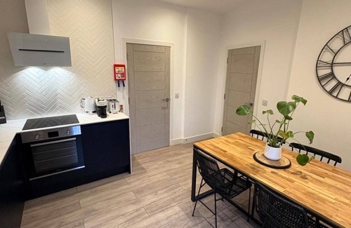 Arbroath House | Luxury Townhouse accommodation in the heart of Arbroath. 1 min walk to train