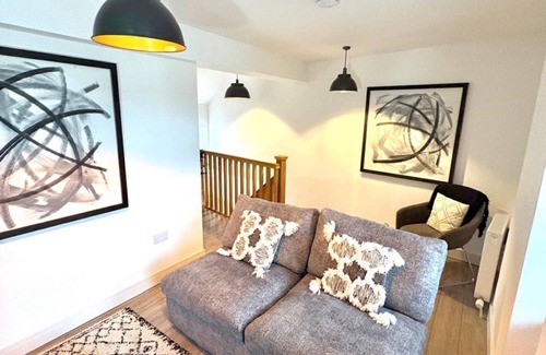 Arbroath House | Luxury Townhouse accommodation in the heart of Arbroath. 1 min walk to train