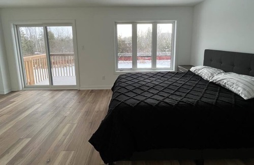 Barrie House | Luxury Townhouse in Barrie