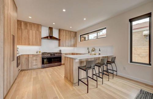 Highland House | Luxury Townhouse in the Heart of LoHi
