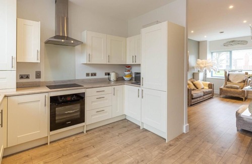 Bicester House | Luxury Townhouse Next to Bicester Village