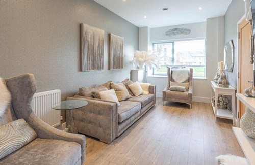 Bicester House | Luxury Townhouse Next to Bicester Village