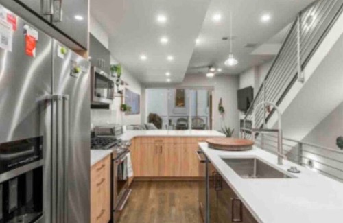 West Colfax House | Luxury Townhouse w/Rooftop Hot Tub & Mountain Viewsn