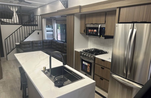 Malibu House | Luxury Trailer next to Cielo Farms