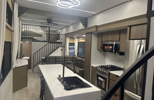 Malibu House | Luxury Trailer next to Cielo Farms