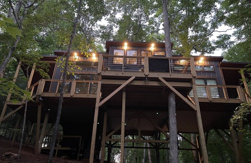 Morganton House | Luxury Treehouse in Blue Ridge, 2 bedrooms w/king beds, hot tub. Pet Friendly!