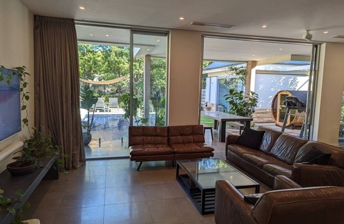 Westbourne Park House | Luxury Tudor with Pool