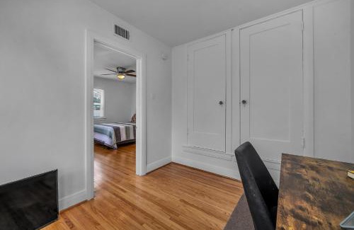Melrose Apartment | Luxury Two Story 2-Bedroom & Office Near West Hollywood