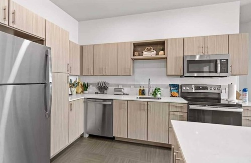 Rogers House | Luxury Unit w/Pool + Gym | LCP Collection