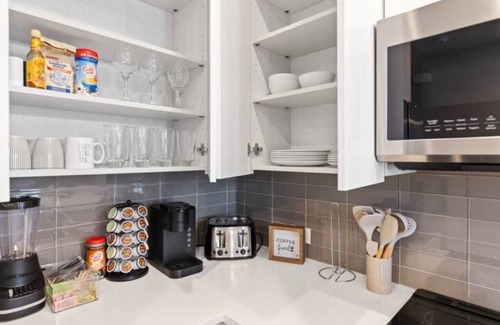 Fort Worth Apartment | Luxury Updated Townhome! Pet Friendly/Fast Wi-fi