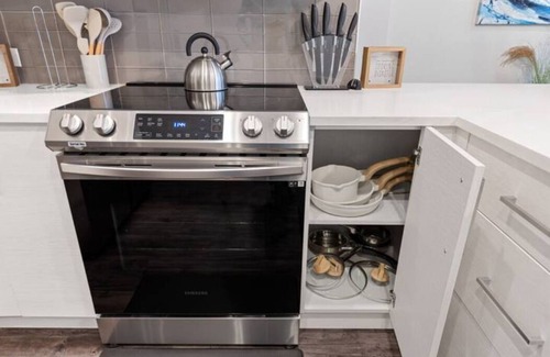 Fort Worth Apartment | Luxury Updated Townhome! Pet Friendly/Fast Wi-fi
