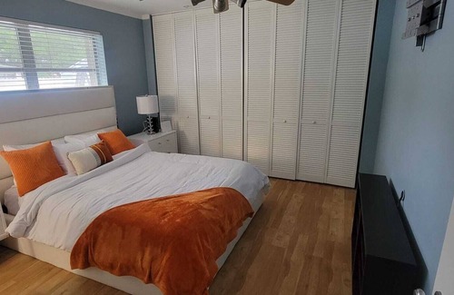 Margate House | Luxury Upscale Home w/private yard 25 mins from FLL
