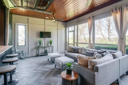 Talbot's Corner House | Luxury Urban Mansion with Rooftop Deck