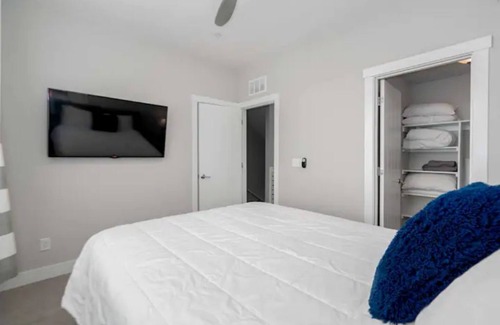 Northfield House | Luxury/Urban Oasis,Rooftop Deck, Mountain View’s