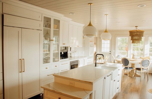 Taylorsville House | Luxury Farmhouse with Gourmet Kitchen