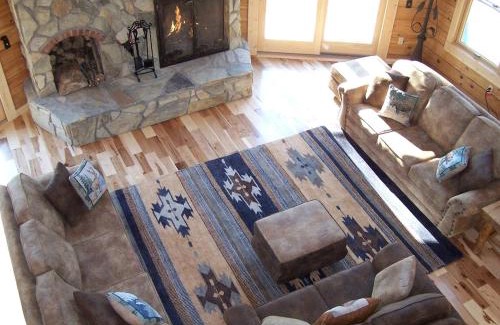 Clyde House | Luxury Vacation Rental with a Hot Tub for Rent in Clyde, North Carolina