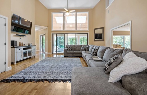 Daphne House | LUXURY Vacay! Secluded, Events Welcome, Waterpark + Golfing Nearby, Wifi, Slp 25