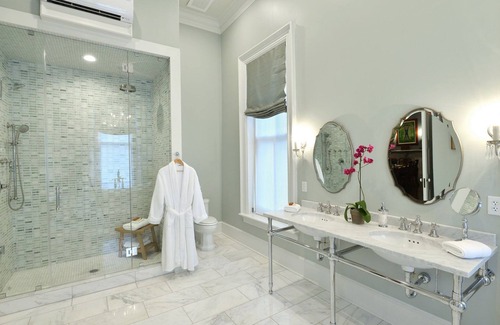 Downtown Memphis Bed & Breakfast | Luxury victorian home with private parking and courtyard