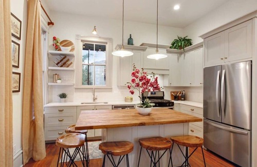 Dixon Park House | Luxury Victorian Retreat | Heated Pool