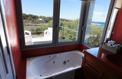 Sa Caleta Villa | Luxury Villa. Sea views. 2min walk Beach. Free kayaks/bikes AMAZING LOCATION!