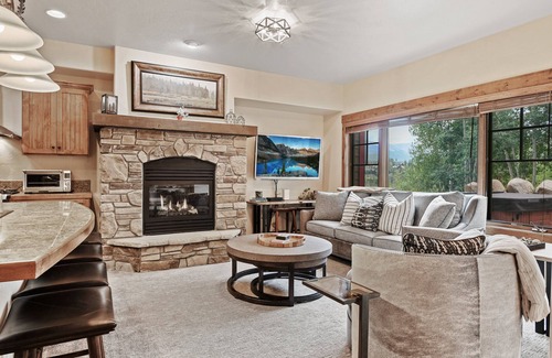Bear Crossing House | Luxury Villa 835 I Private Hot Tub I Great Views I Best Price I Discounted Attractions