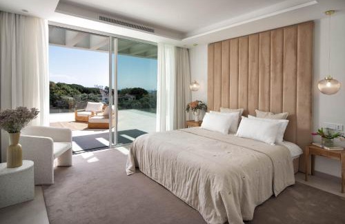 Elviria Villa | Luxury Villa Alma Pool, Garden & Parking