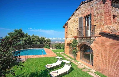 Arezzo Villa | Luxury Villa Among Vineyards
