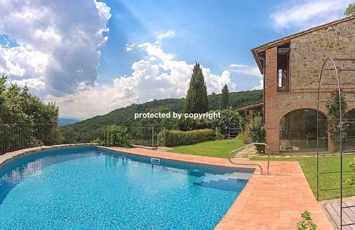 Arezzo Villa | Luxury Villa Among Vineyards