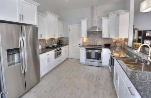 Parker Strip Villa | Luxury Villa! Emerald Golf Course, Pets! Views!