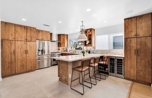 Belmont Shore House | Luxury Villa in Belmont Shores 4 Bedrooms 3 Bathn