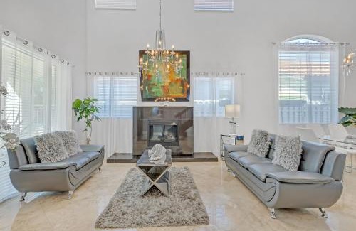 Tamiami Villa | Luxury villa Miami pool/near aiport, beach,club, shopping