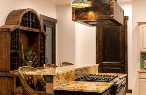 Colorado City Bed & Breakfast | Luxury Villa near Zion National Park | Private Pool, Spa, Sauna, Yard, & more!