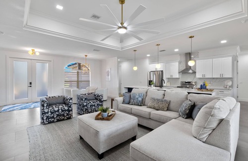 Pelican Villa | Luxury Villa on the Water – Private Heated Pool, Dock & Direct Gulf Access
