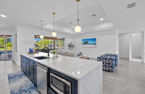 Pelican Villa | Luxury Villa on the Water – Private Heated Pool, Dock & Direct Gulf Access