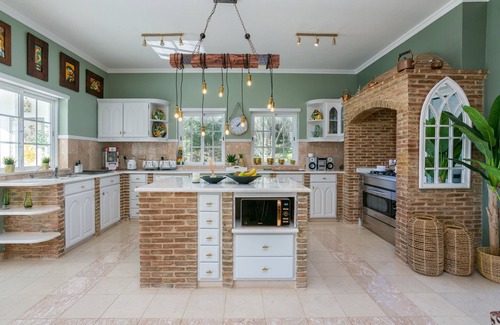 Meia Praia Villa | Luxury villa (sleeps 16) with pool, tennis/pickle ball, putting green & cinema.