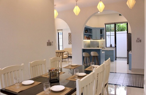 Son Tra Villa | Luxury Villa with amazing swimming pool and large garden 5’ to Han river & beach