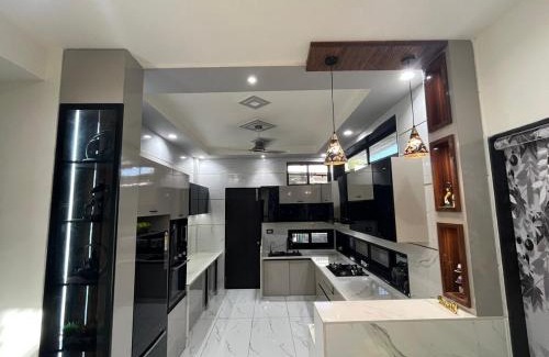 Vadodara Villa | Luxury Villa with Scenic Views Private Deck By NRIs For NRIs