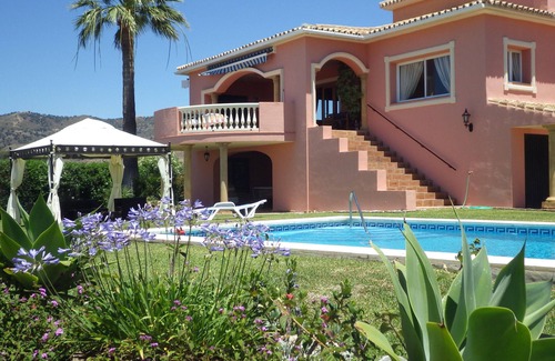 Urbanizacion Hacienda las Chapas Villa | Luxury Villa With Stunning Views Of Marbella, Mountains. Pool Terrace. Sleeps10