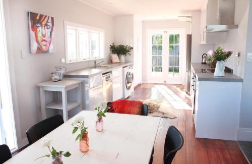 Anderson Park Villa | Luxury Village Villa 200metres from Village