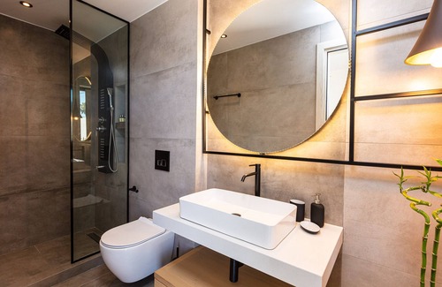 Pigi Villa | Luxury Villas - Steps to Local Amenities w Nearby Beach!