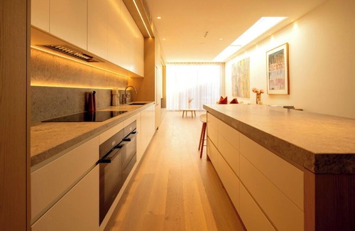 Albert Park House | Luxury Villas Sun Kiss (With Car Parking)