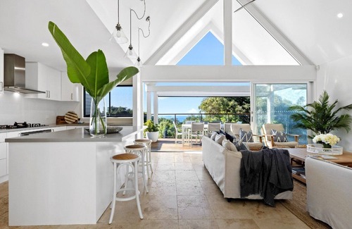 Central Coast House | Luxury Villas Yarram (Walk to the beach)