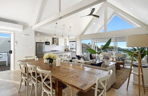 Central Coast House | Luxury Villas Yarram (Walk to the beach)
