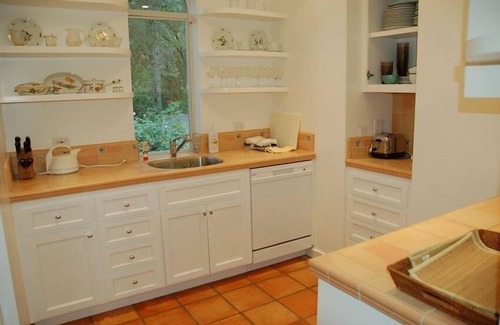 Calistoga House | Luxury Vineyard Guest House with Amazing Views, Pool, Pickle Ball & Tennis!