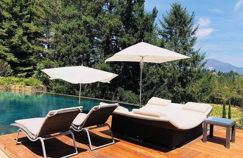 Calistoga House | Luxury Vineyard Guest House with Amazing Views, Pool, Pickle Ball & Tennis!